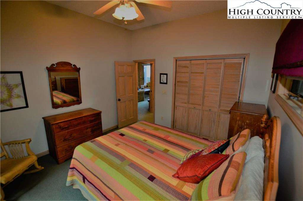Image number 13 for the current listing