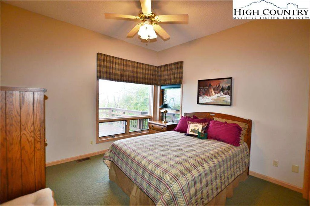 Image number 15 for the current listing