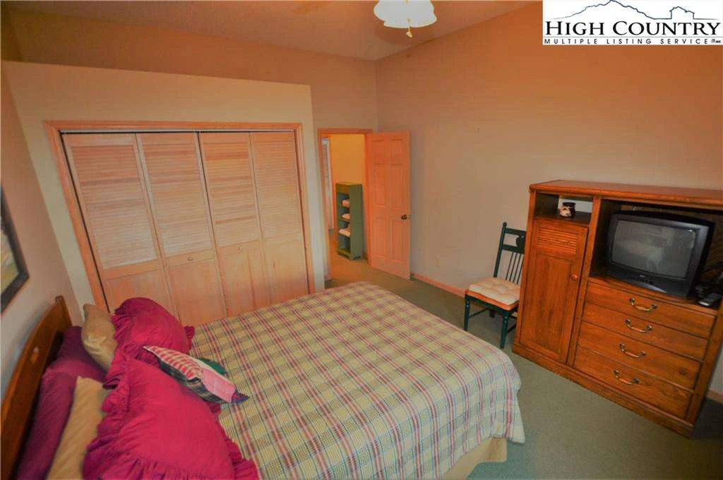 Image number 16 for the current listing
