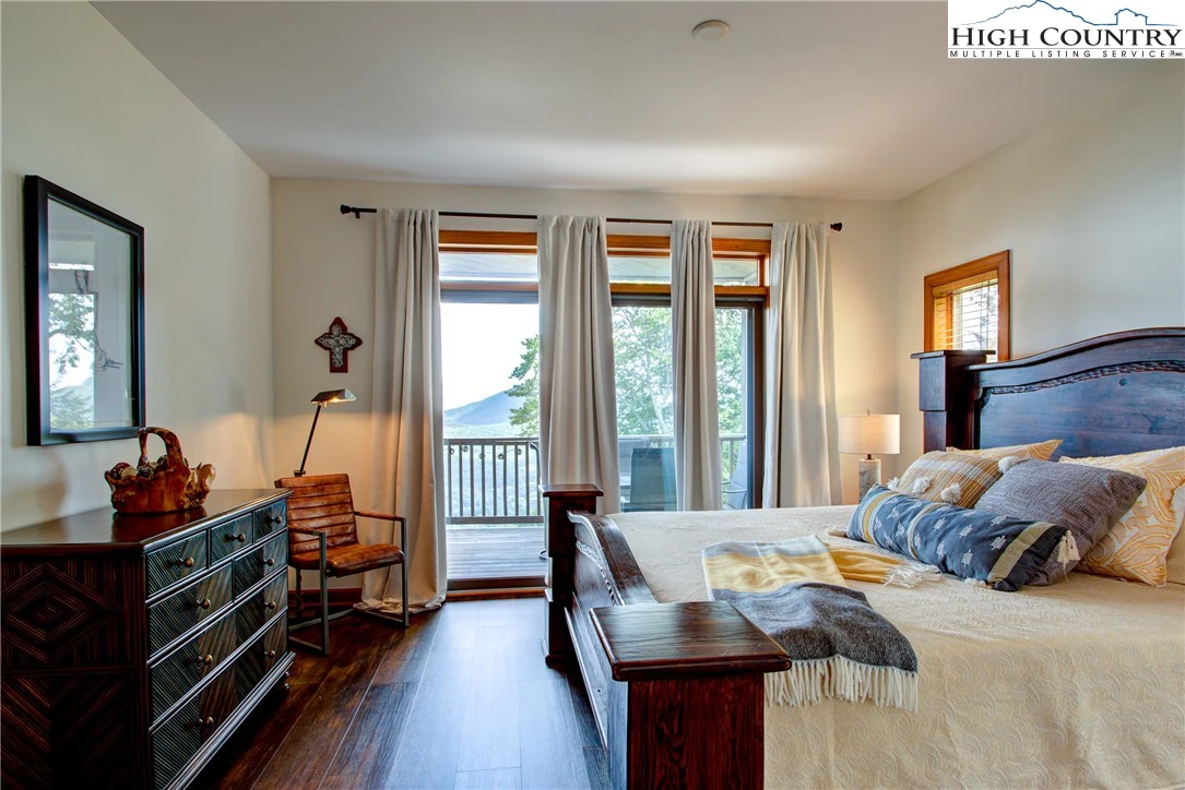 Image number 6 for the current listing