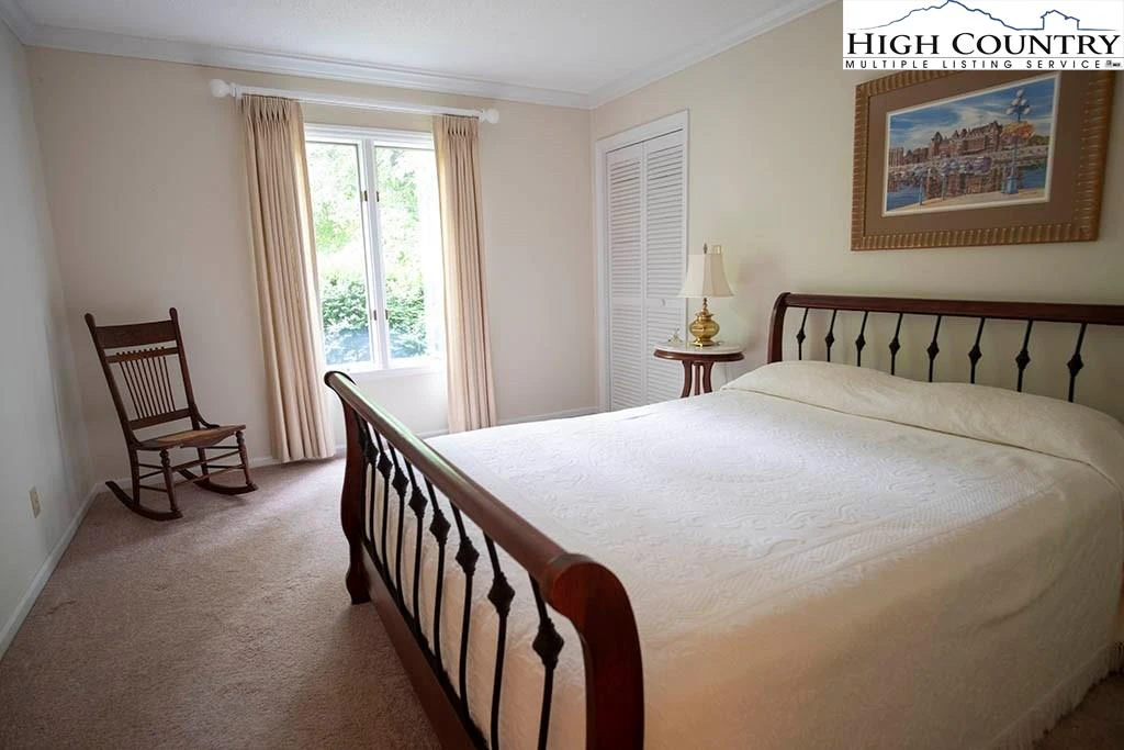 Image number 7 for the current listing