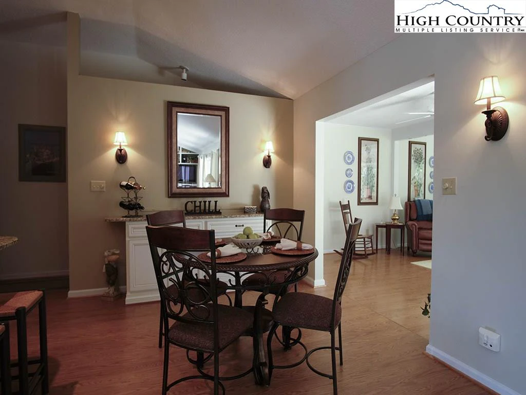 Image number 13 for the current listing