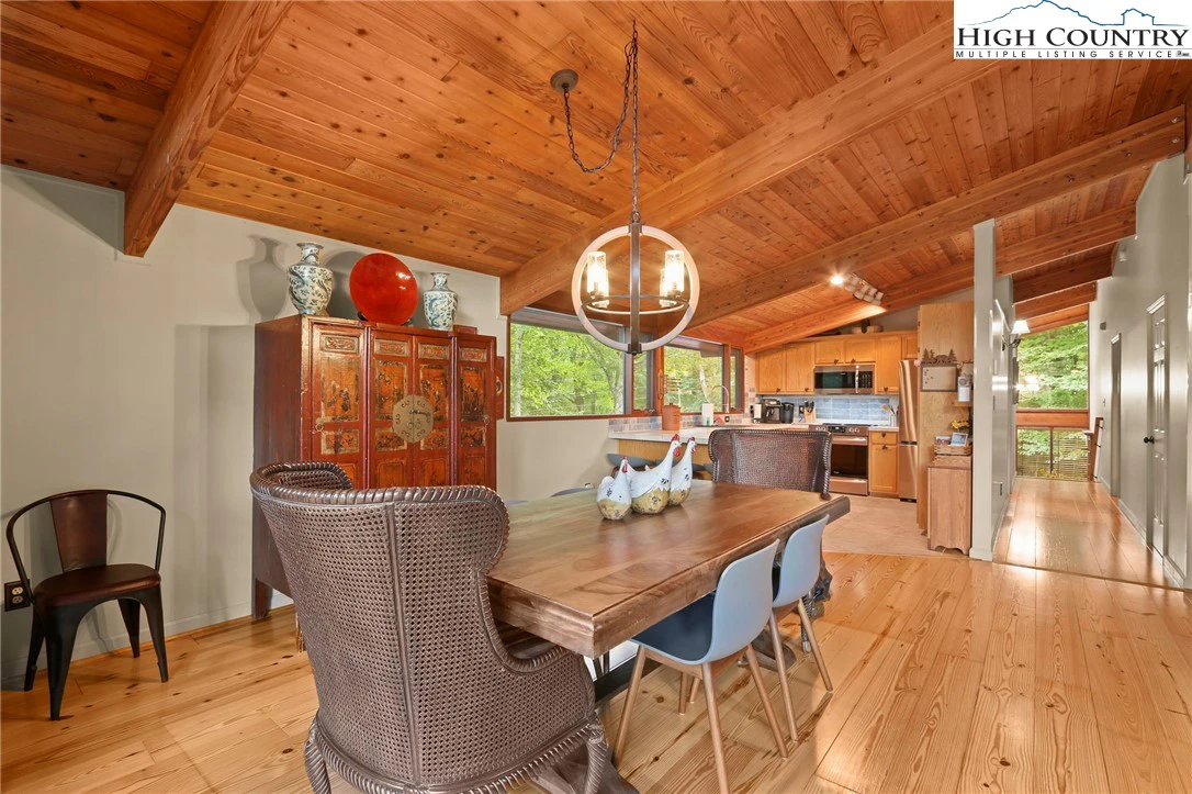 Image number 1 for the current listing