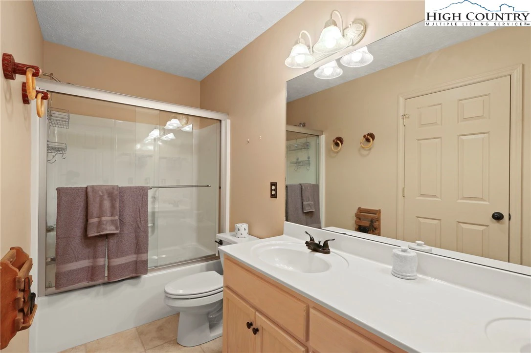 Image number 11 for the current listing