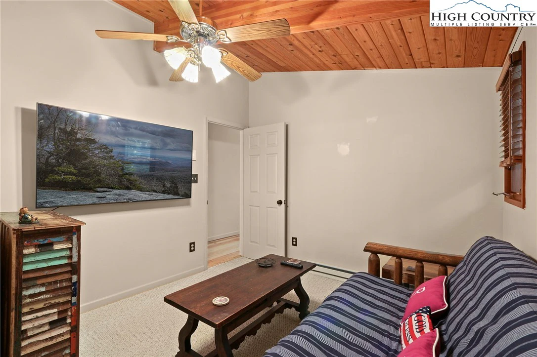 Image number 9 for the current listing