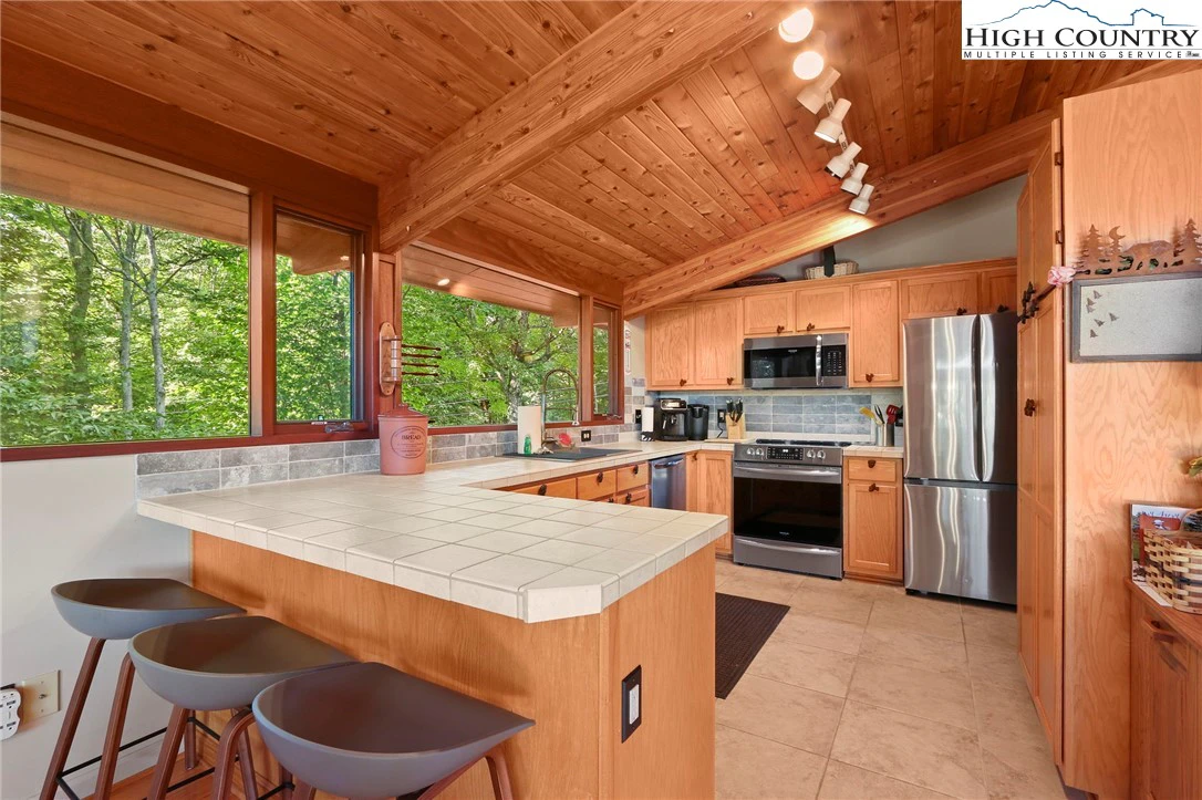 Image number 19 for the current listing