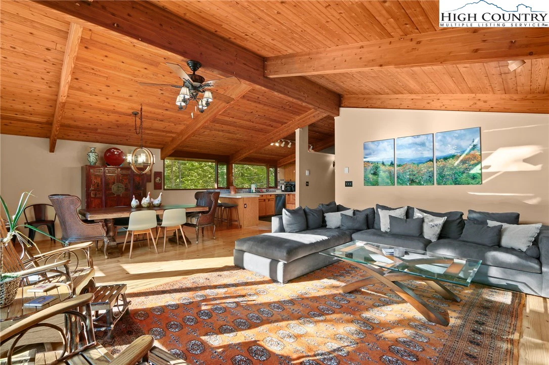 Image number 20 for the current listing