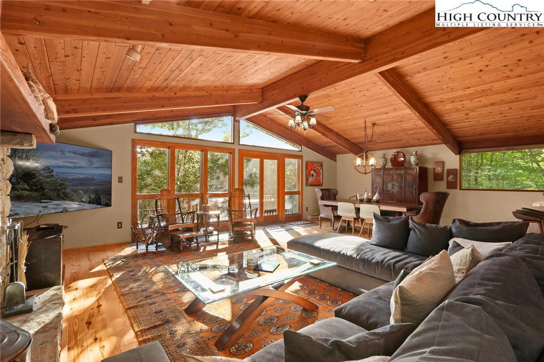 Image number 10 for the current listing
