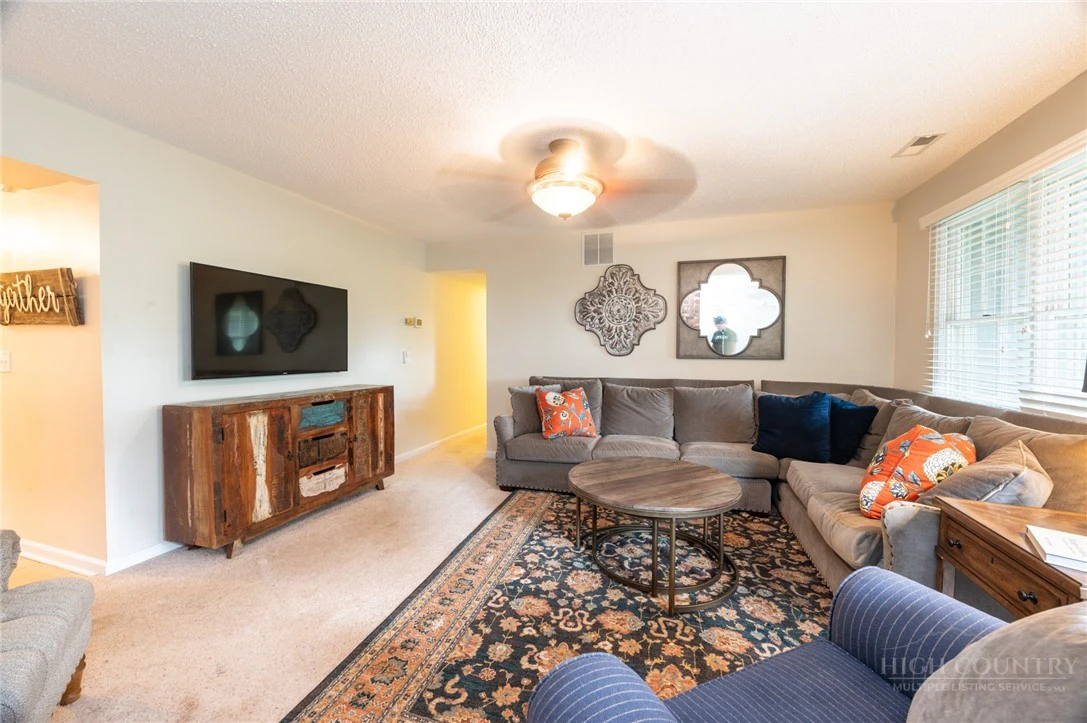 Image number 7 for the current listing