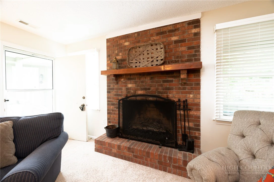 Image number 9 for the current listing