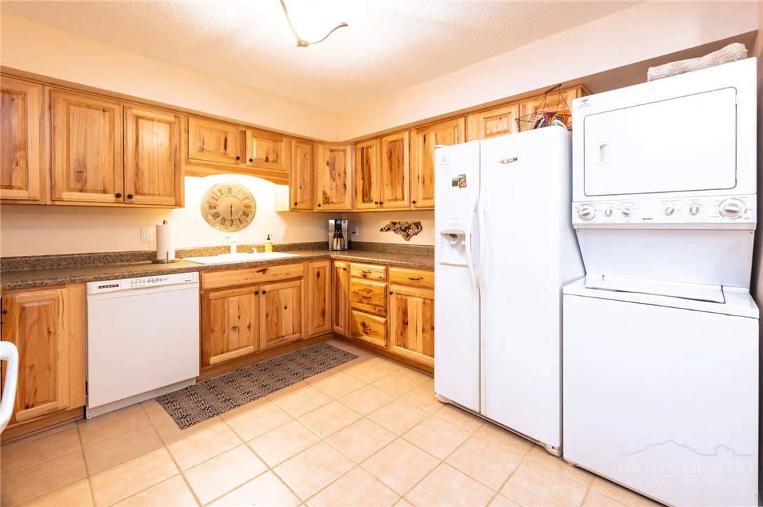 Image number 12 for the current listing