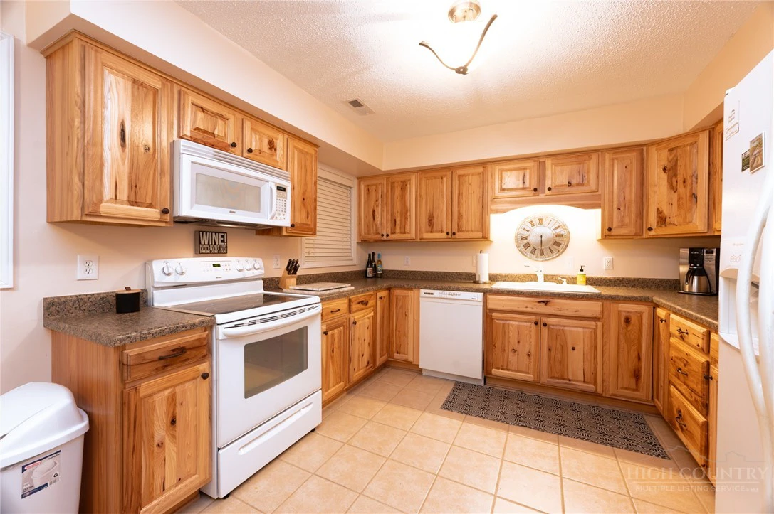 Image number 13 for the current listing