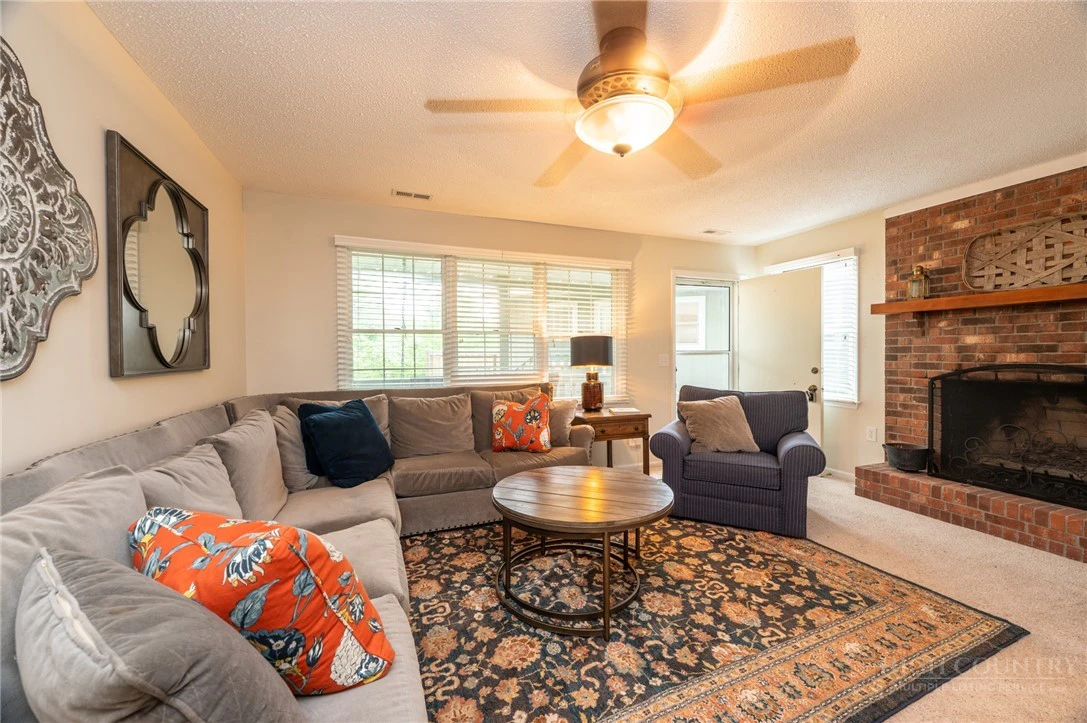 Image number 14 for the current listing