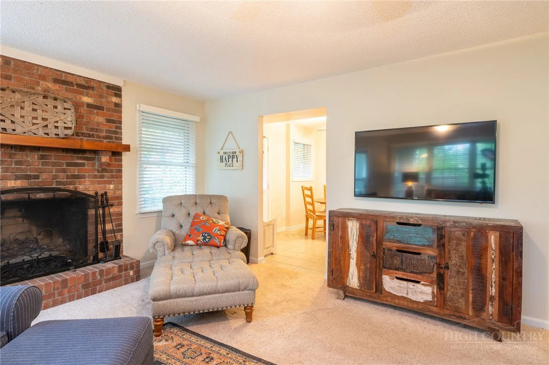 Image number 21 for the current listing
