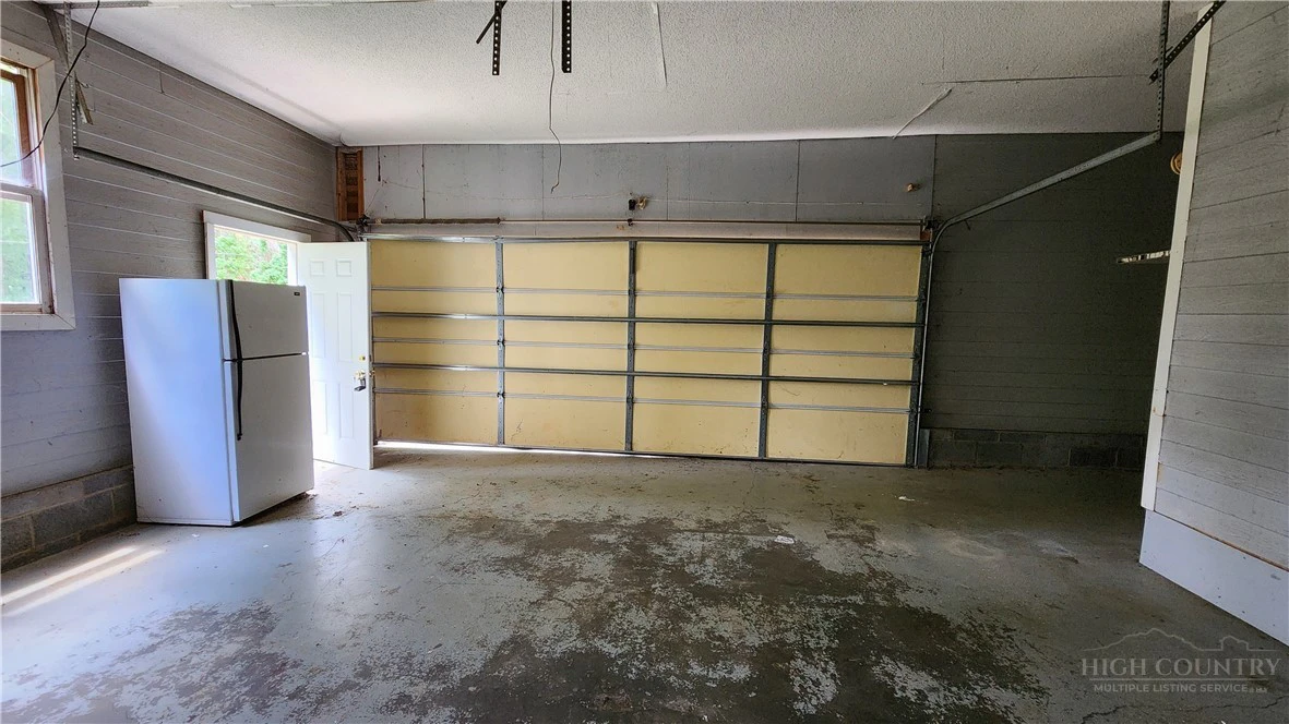 Image number 3 for the current listing