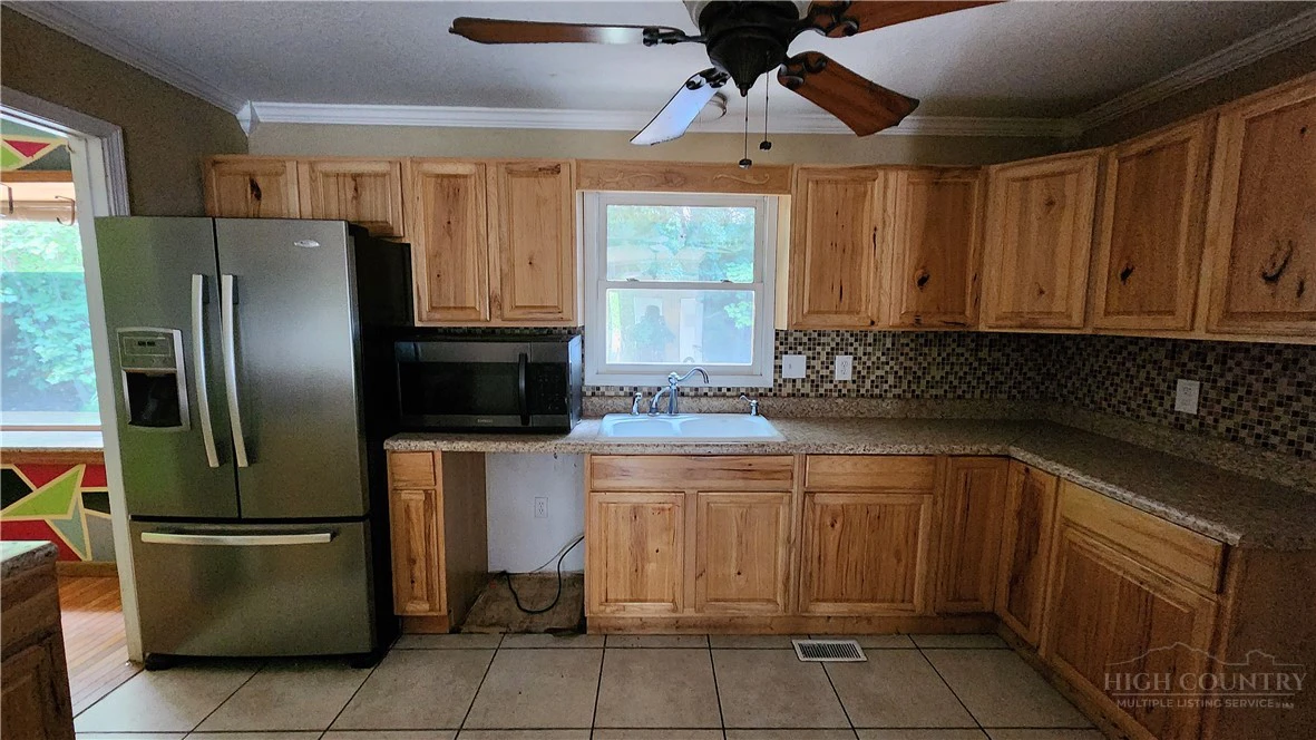 Image number 11 for the current listing
