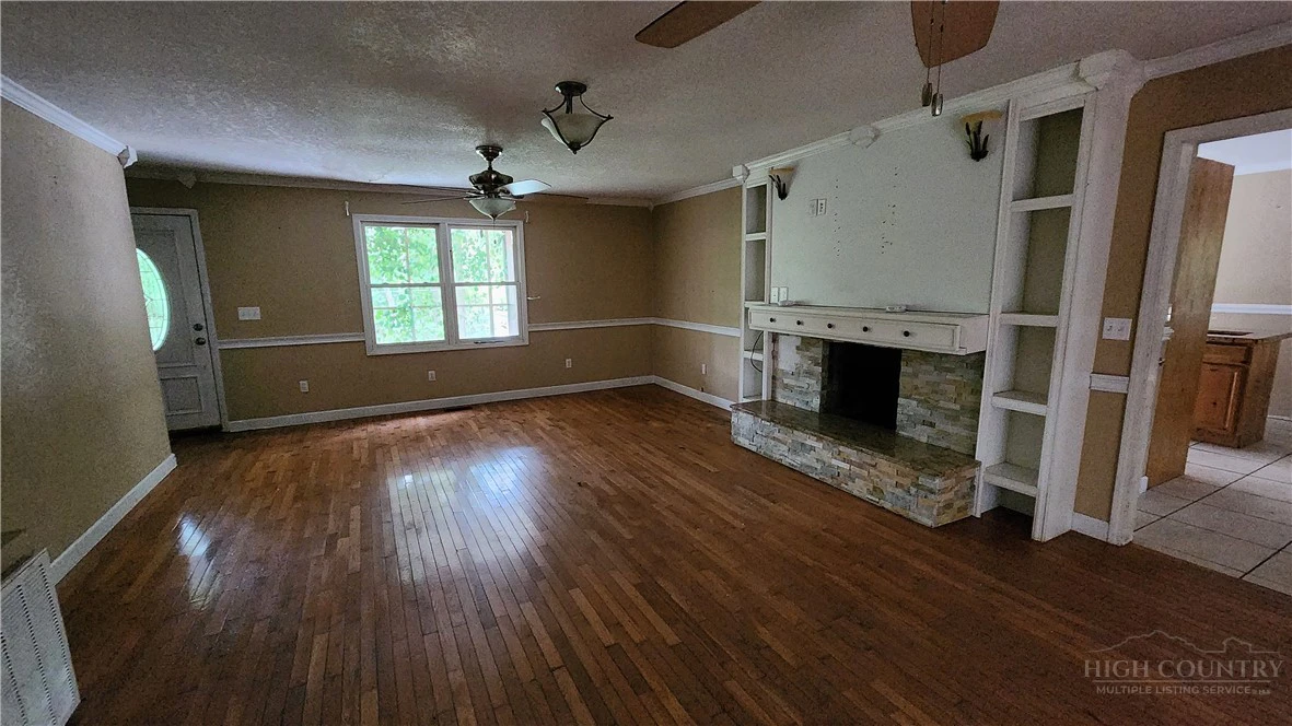 Image number 12 for the current listing