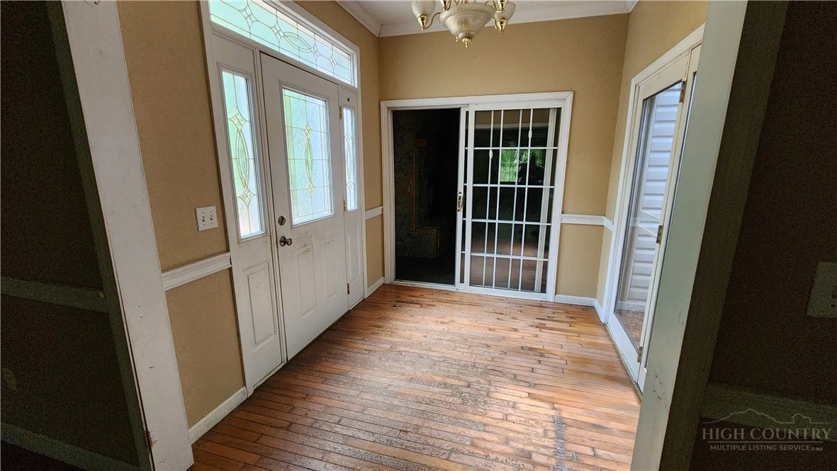 Image number 14 for the current listing