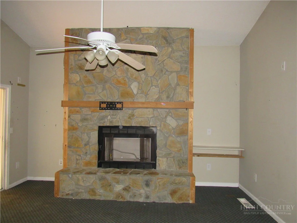 Image number 15 for the current listing