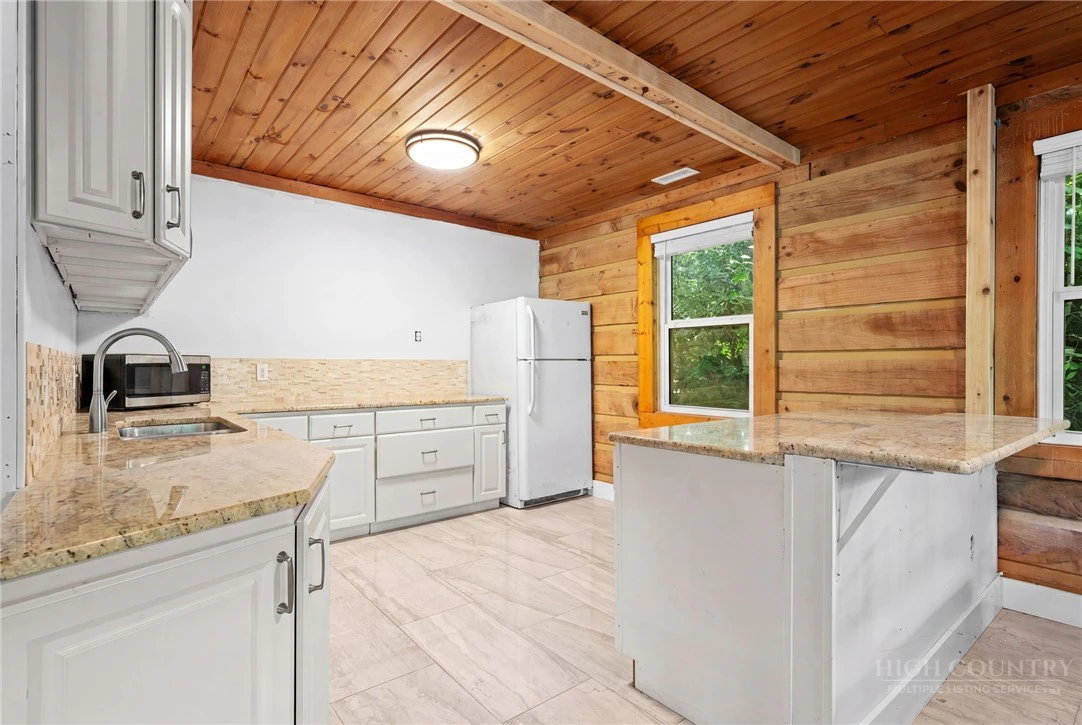 Image number 9 for the current listing