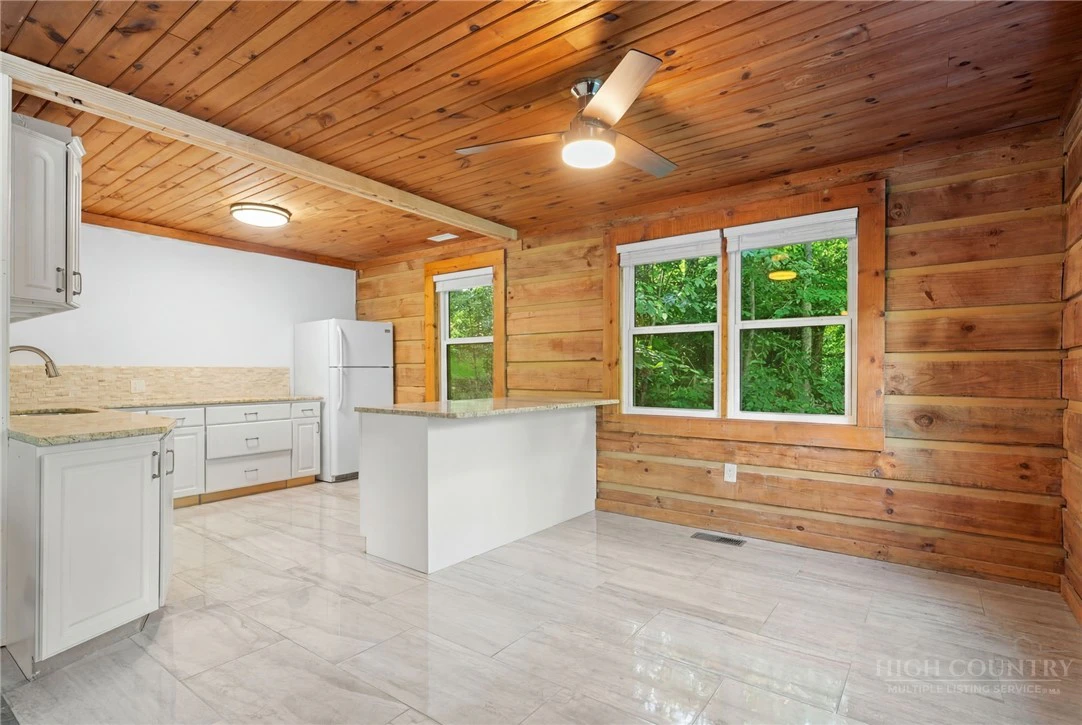 Image number 11 for the current listing