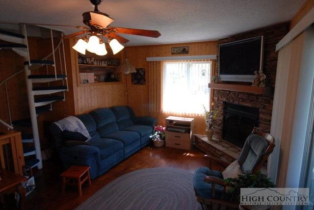 Image number 11 for the current listing