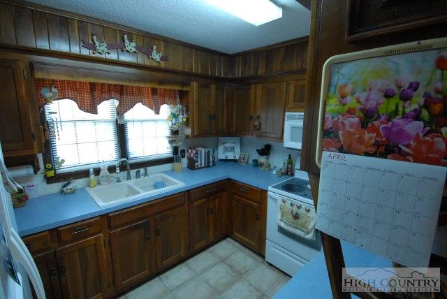 Image number 13 for the current listing