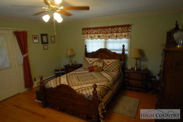 Image number 14 for the current listing