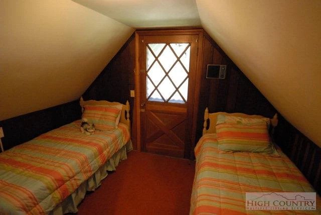 Image number 9 for the current listing