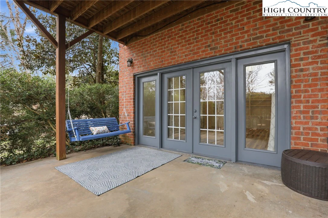 Image number 15 for the current listing