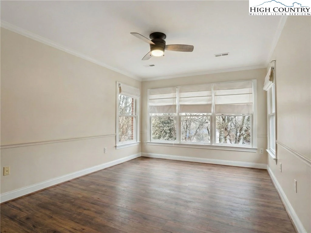 Image number 12 for the current listing