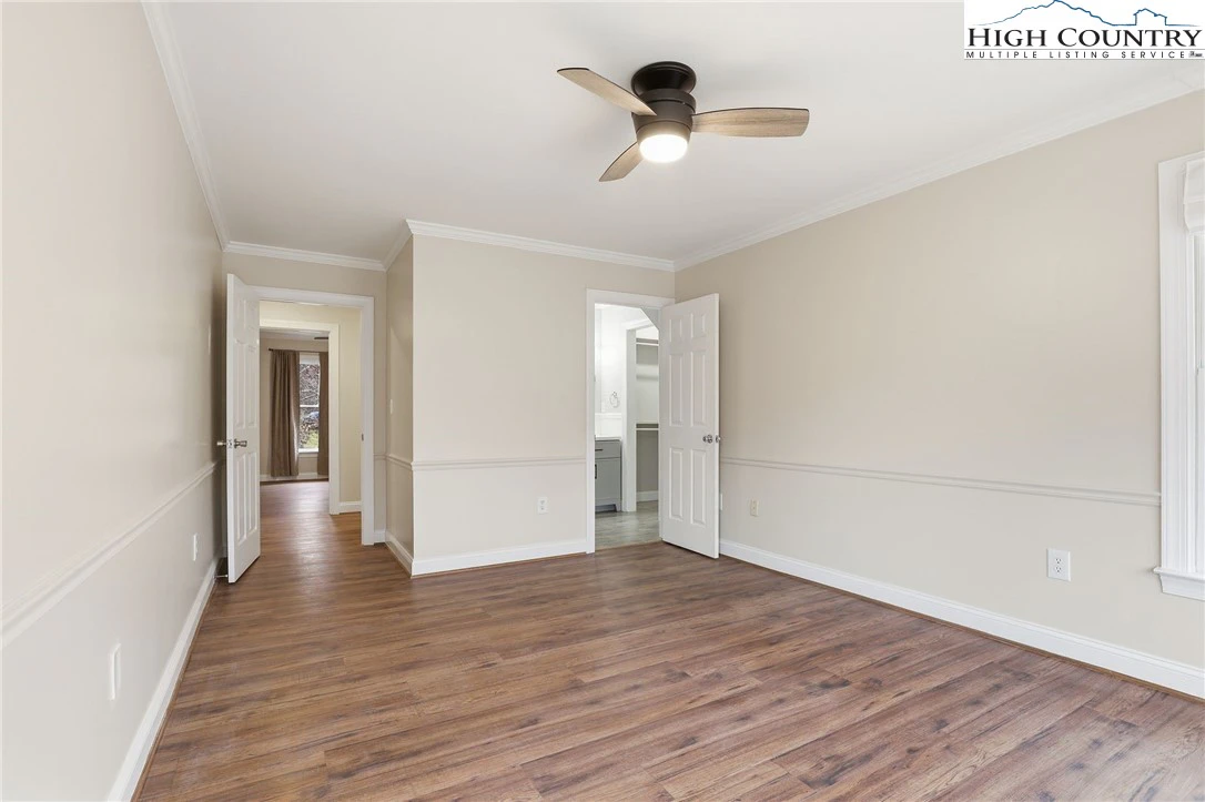 Image number 3 for the current listing