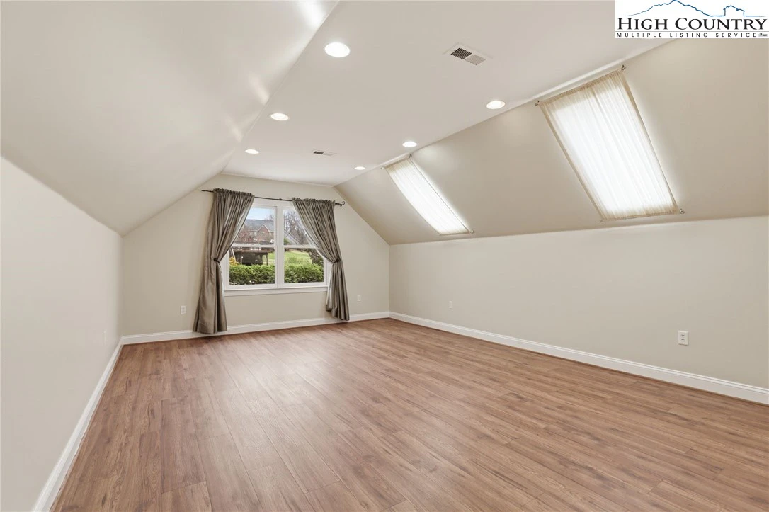 Image number 6 for the current listing