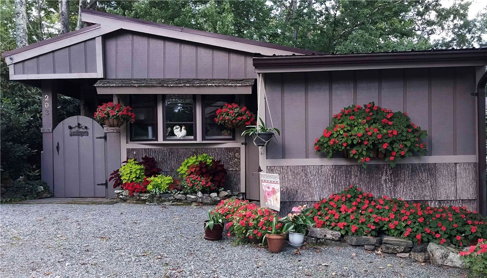 Image number 1 for the current listing