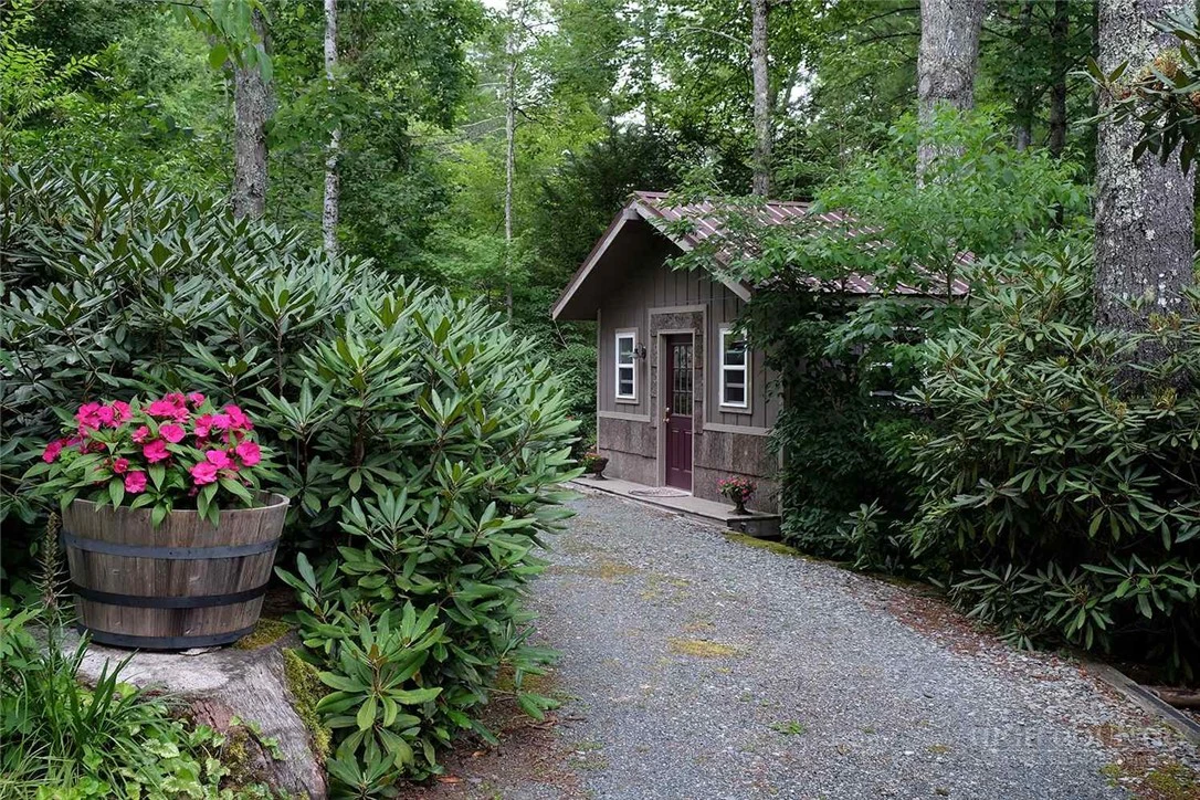 Image number 2 for the current listing
