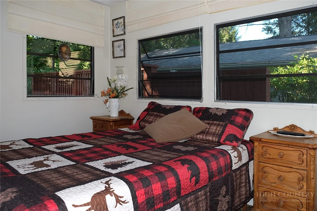 Image number 5 for the current listing