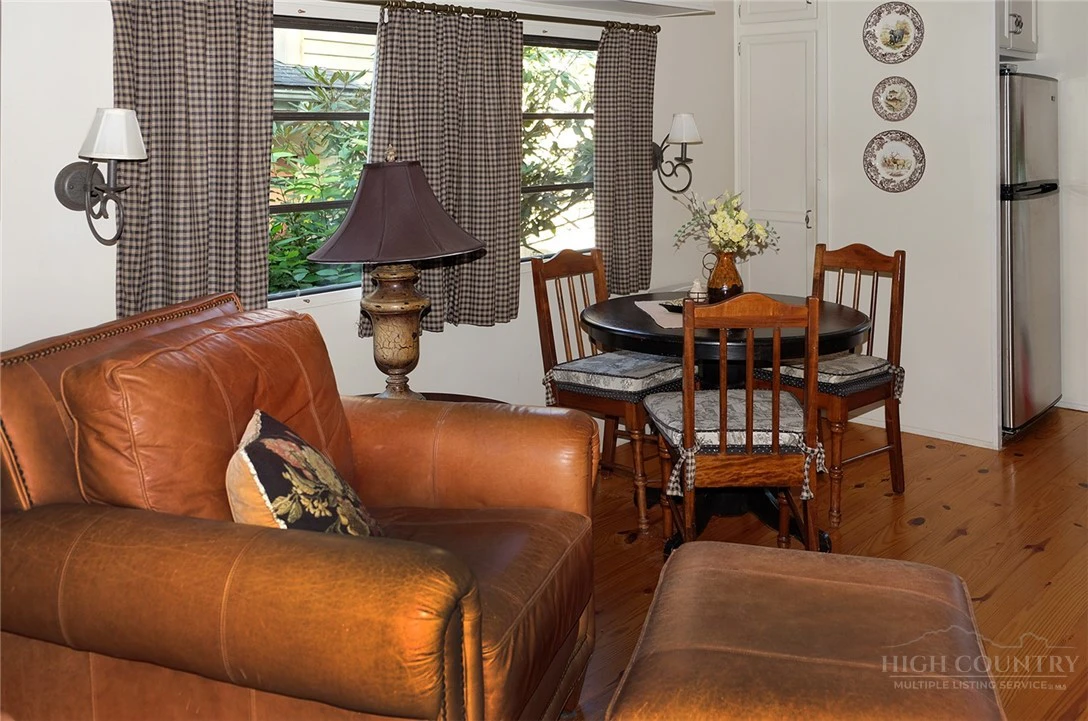 Image number 6 for the current listing