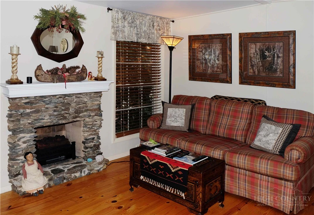 Image number 10 for the current listing