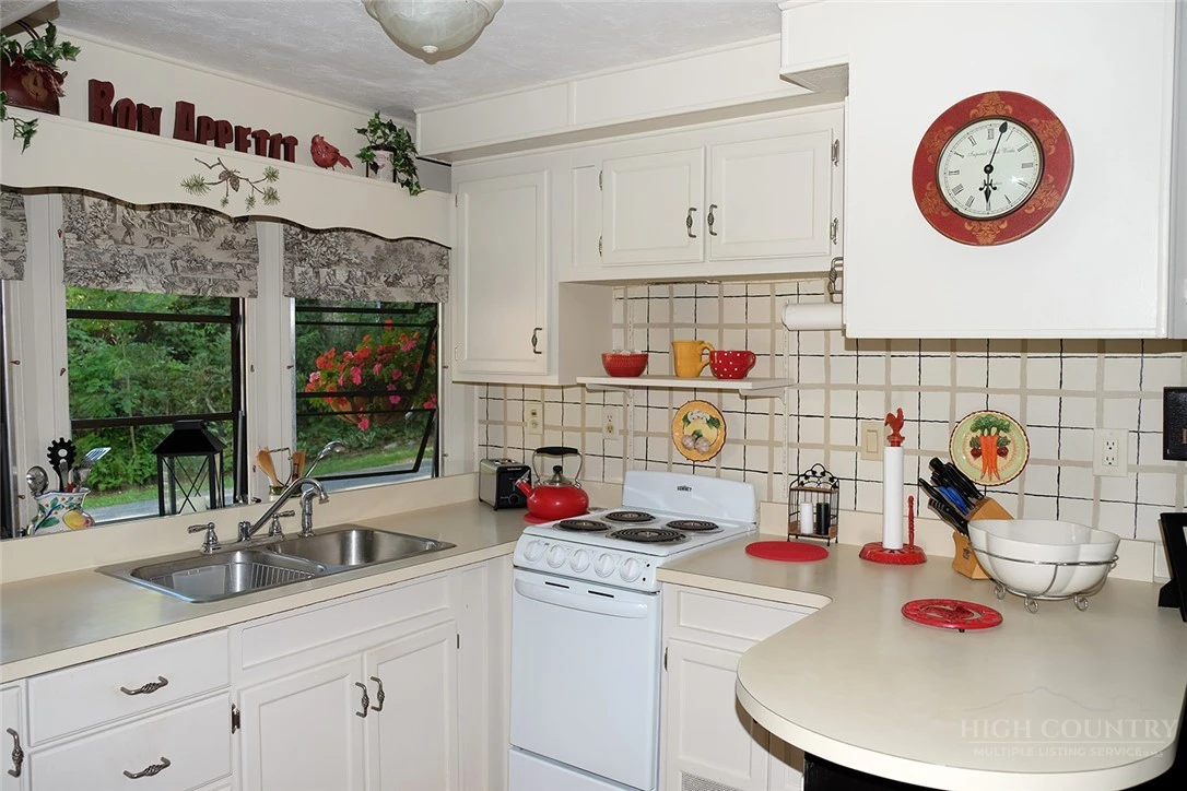 Image number 11 for the current listing
