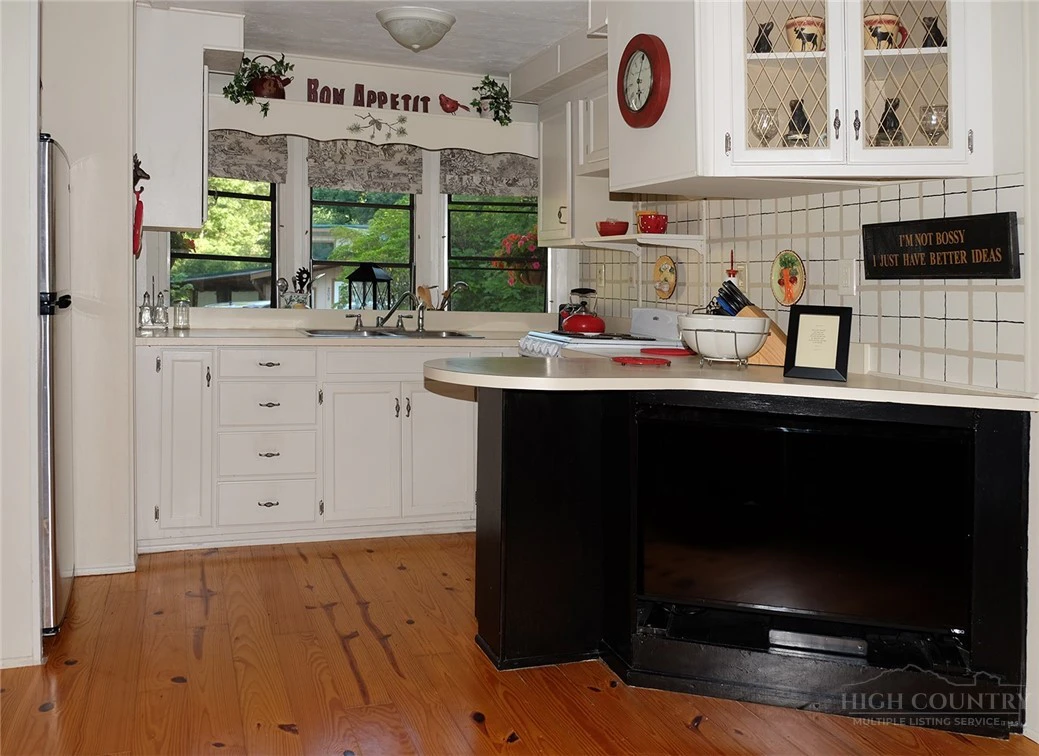 Image number 12 for the current listing