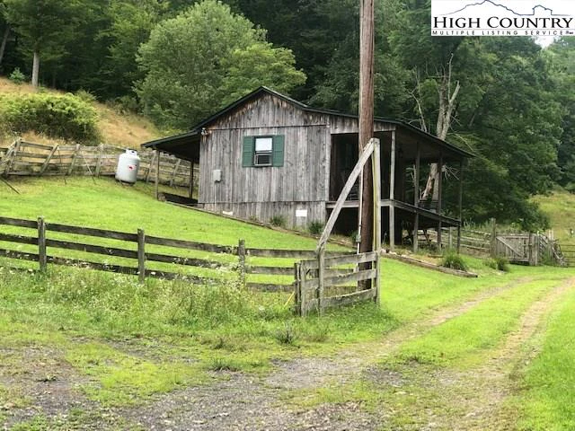 Image number 1 for the current listing