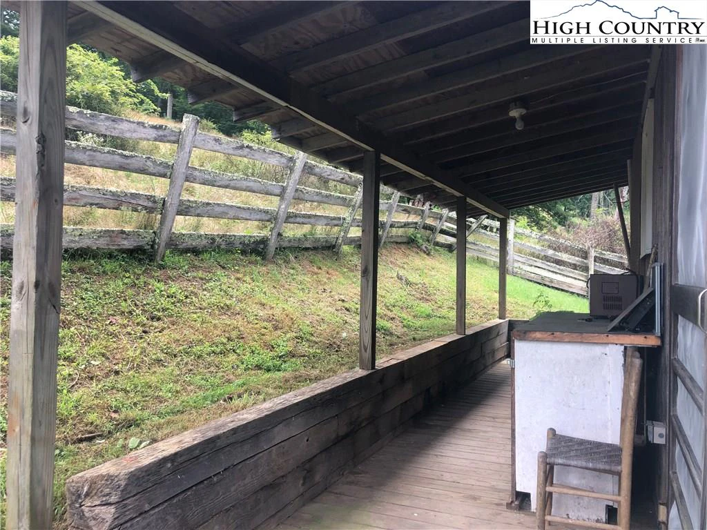 Image number 8 for the current listing