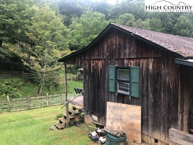Image number 19 for the current listing