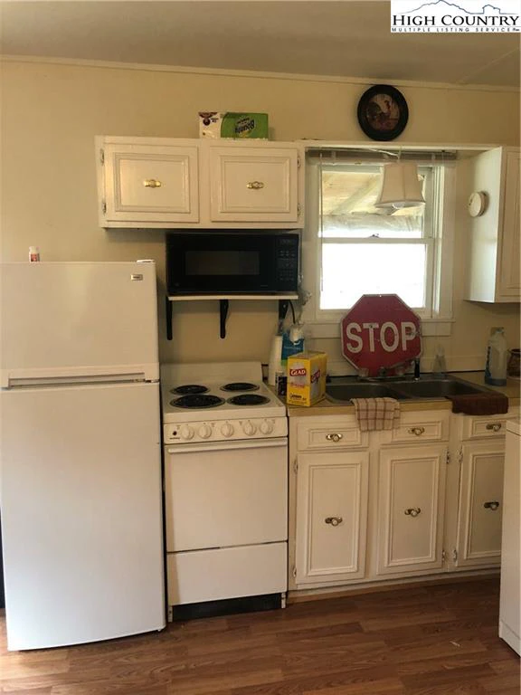 Image number 18 for the current listing