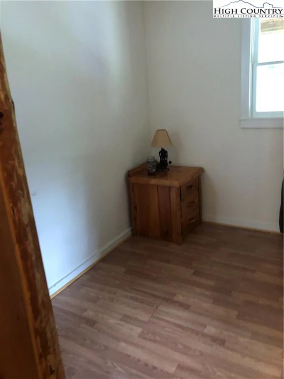 Image number 16 for the current listing