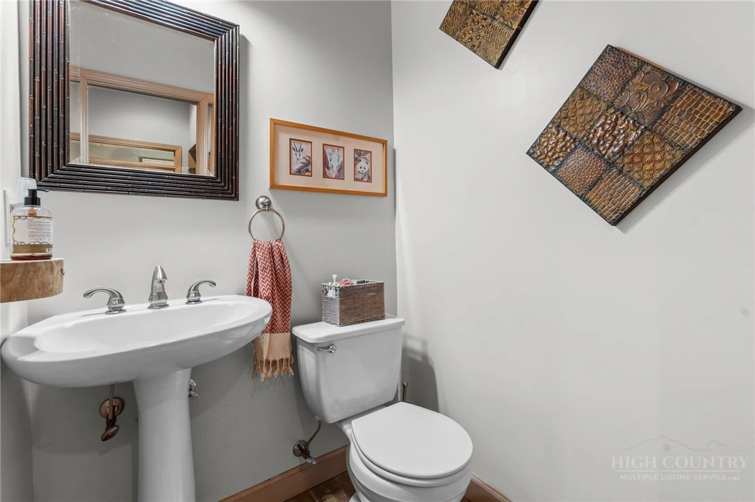 Image number 10 for the current listing