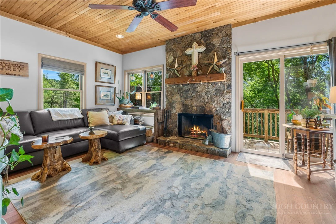 Image number 11 for the current listing