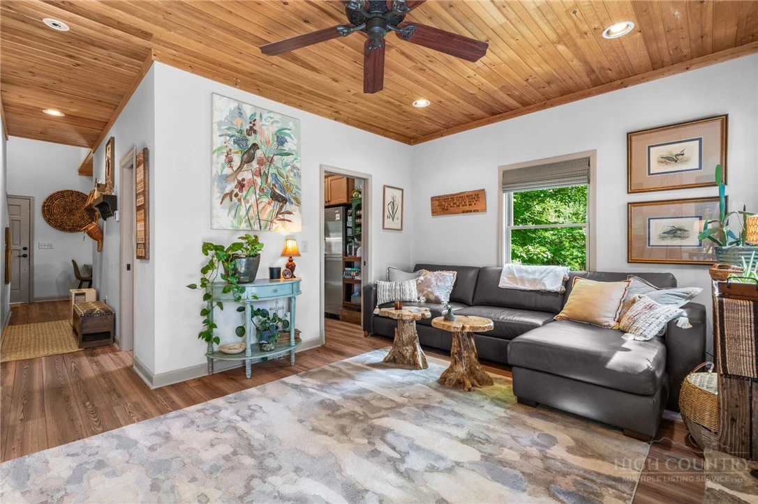 Image number 12 for the current listing