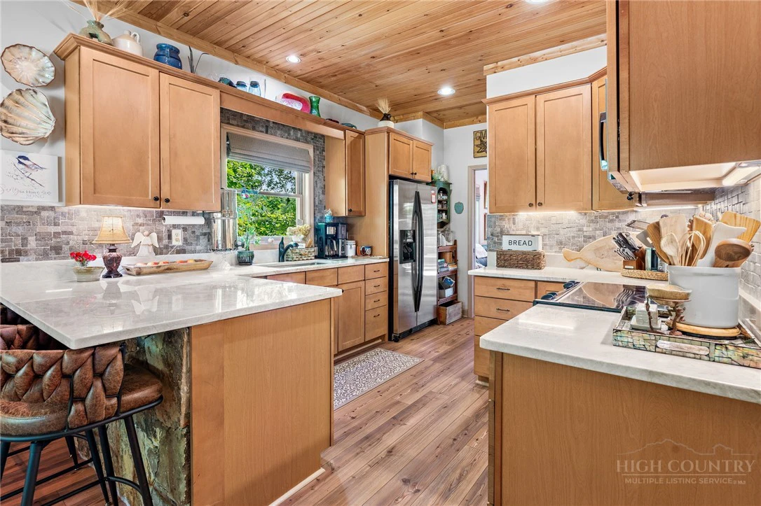 Image number 4 for the current listing