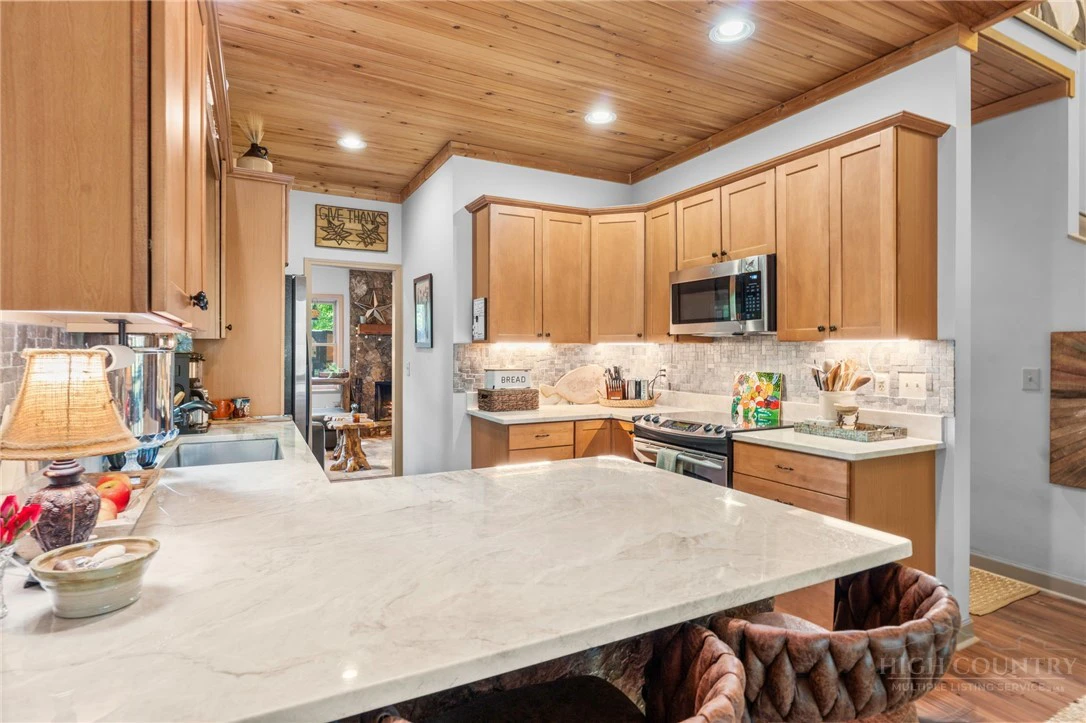 Image number 5 for the current listing